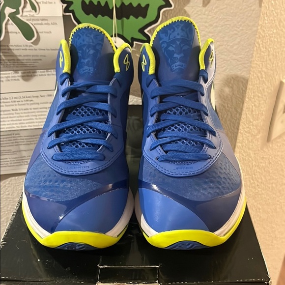Nike LeBron 8 V2 Low Sprite 2011 - Picture 1 of 9